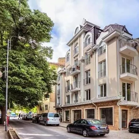 Estell Apartament Warna